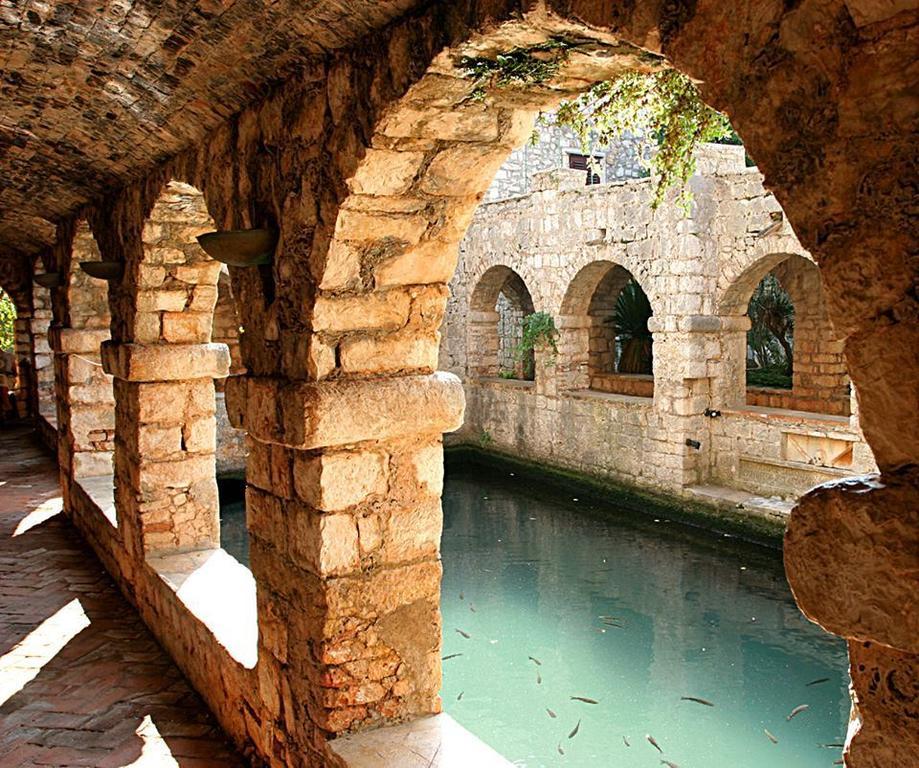 Apartment Falcon Stari Grad  Exteriér fotografie