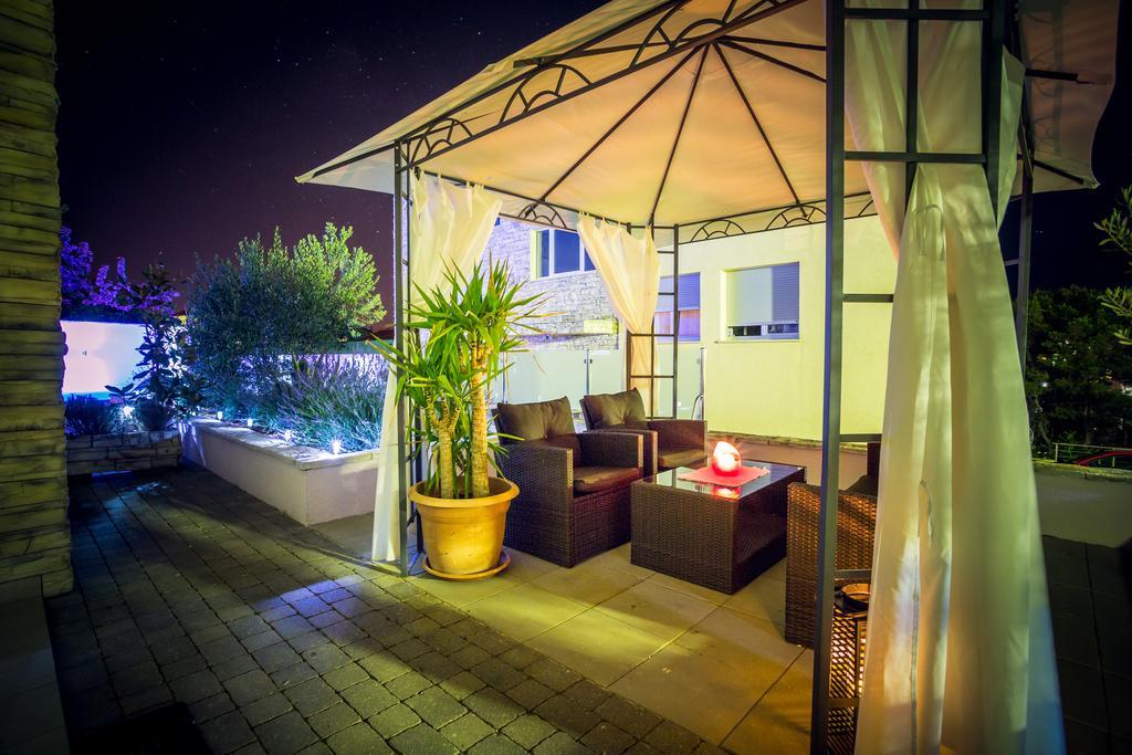 Apartment Falcon Stari Grad  Pokoj fotografie