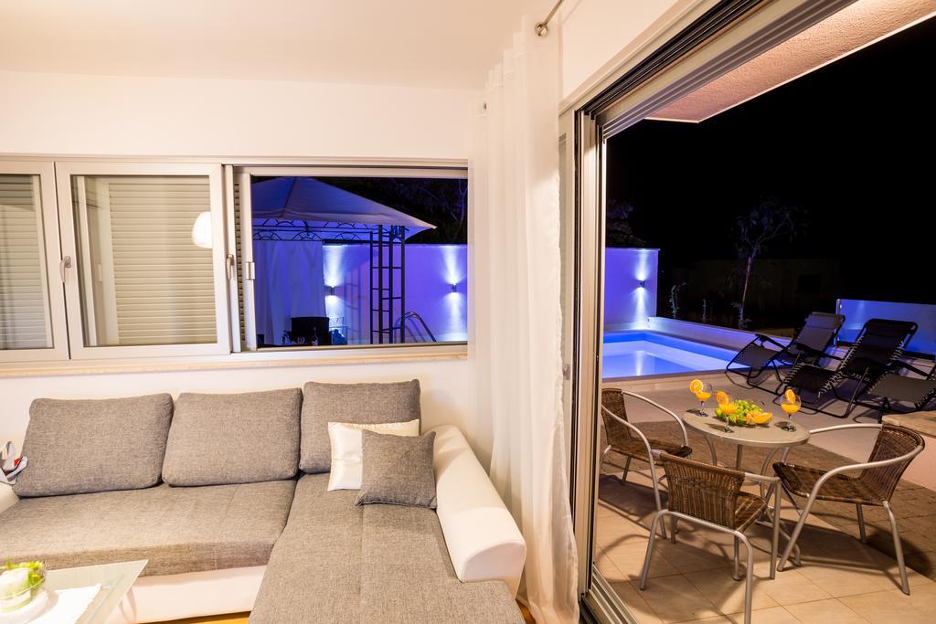 Apartment Falcon Stari Grad  Pokoj fotografie