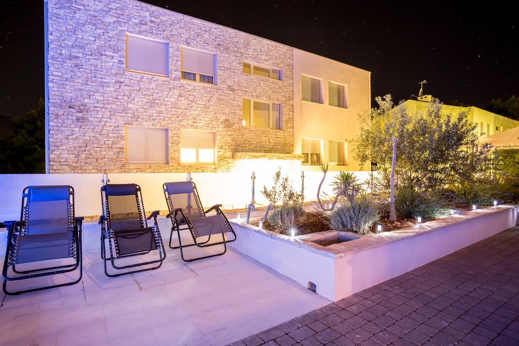 Apartment Falcon Stari Grad  Pokoj fotografie