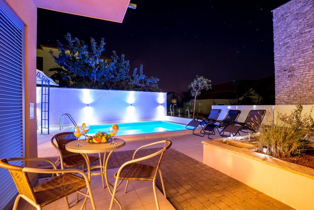 Apartment Falcon Stari Grad  Pokoj fotografie