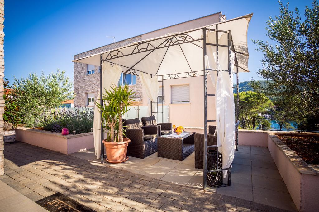 Apartment Falcon Stari Grad  Pokoj fotografie