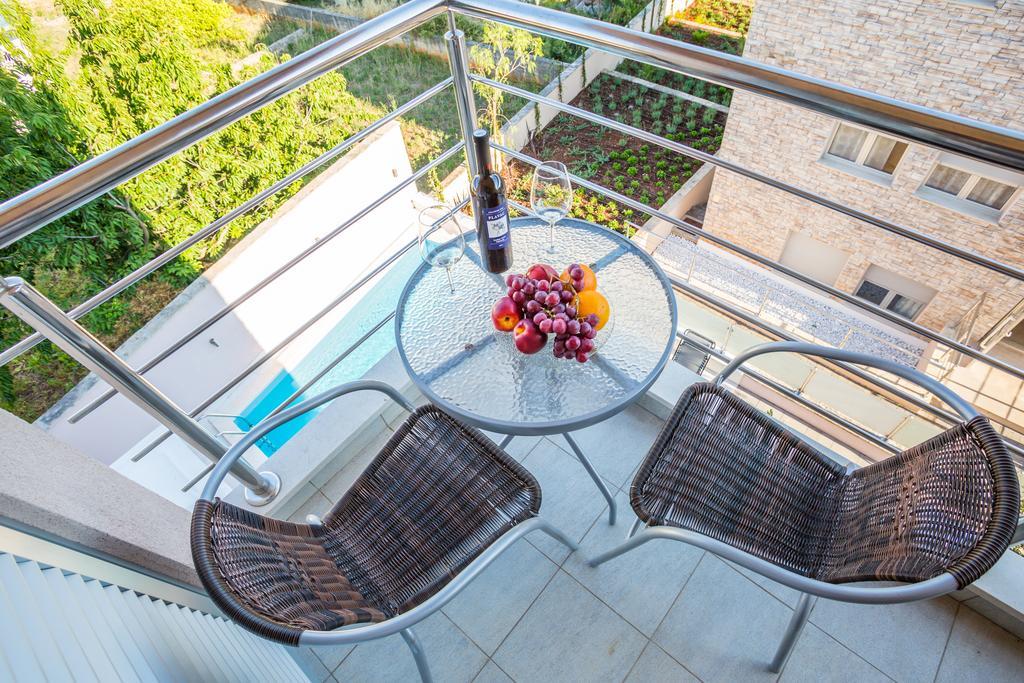 Apartment Falcon Stari Grad  Pokoj fotografie
