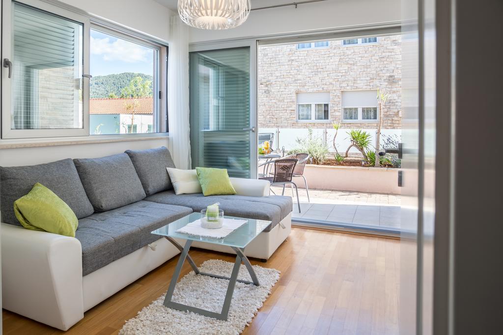 Apartment Falcon Stari Grad  Pokoj fotografie