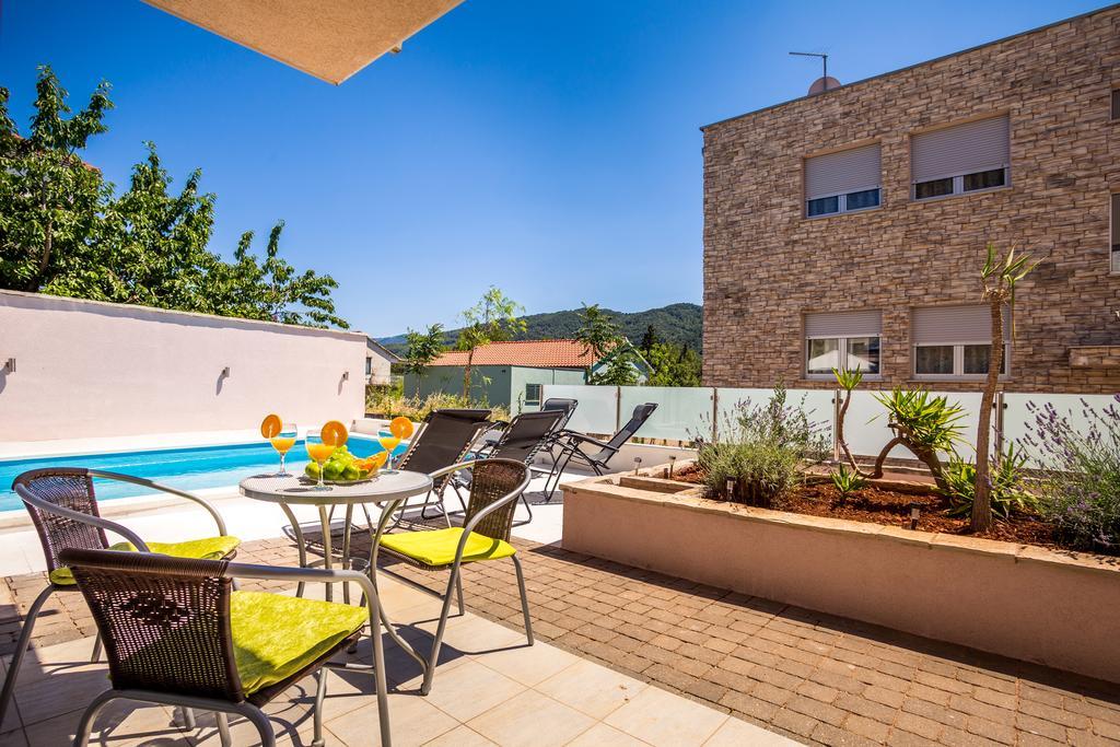 Apartment Falcon Stari Grad  Pokoj fotografie