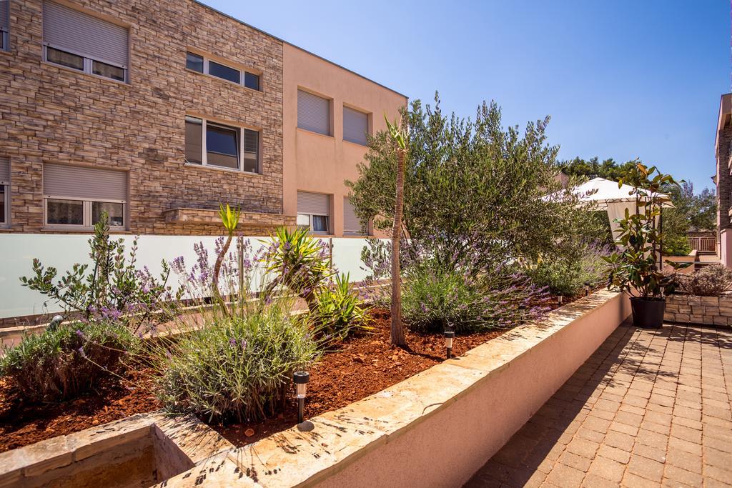 Apartment Falcon Stari Grad  Pokoj fotografie