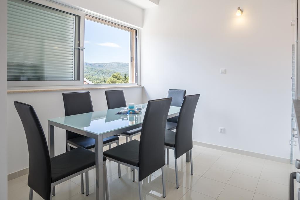 Apartment Falcon Stari Grad  Pokoj fotografie